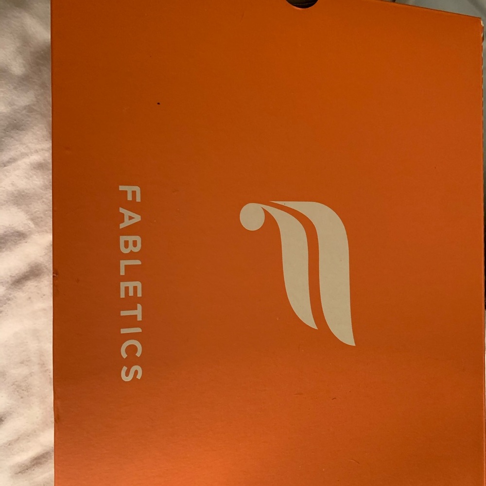 Women’s tennis shoes